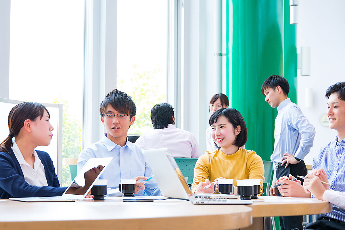 働く意識と関係性をつくる<br>若手向けスタートカリキュラム